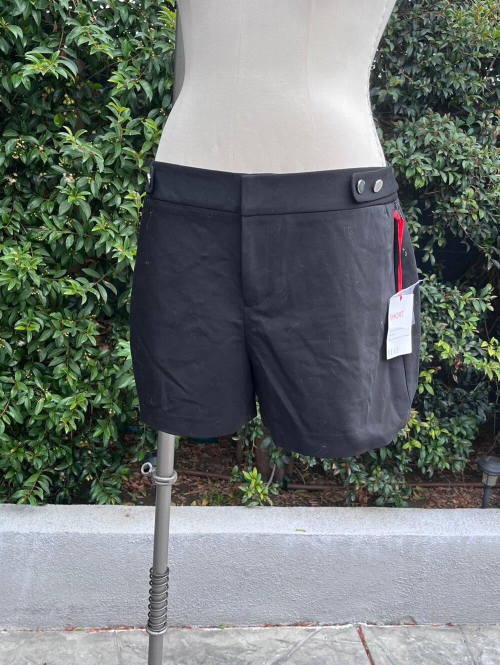 ELLE Polished Shorts Women’s Size 8 Black Dressy Tailored Cuffed Shorts NWT